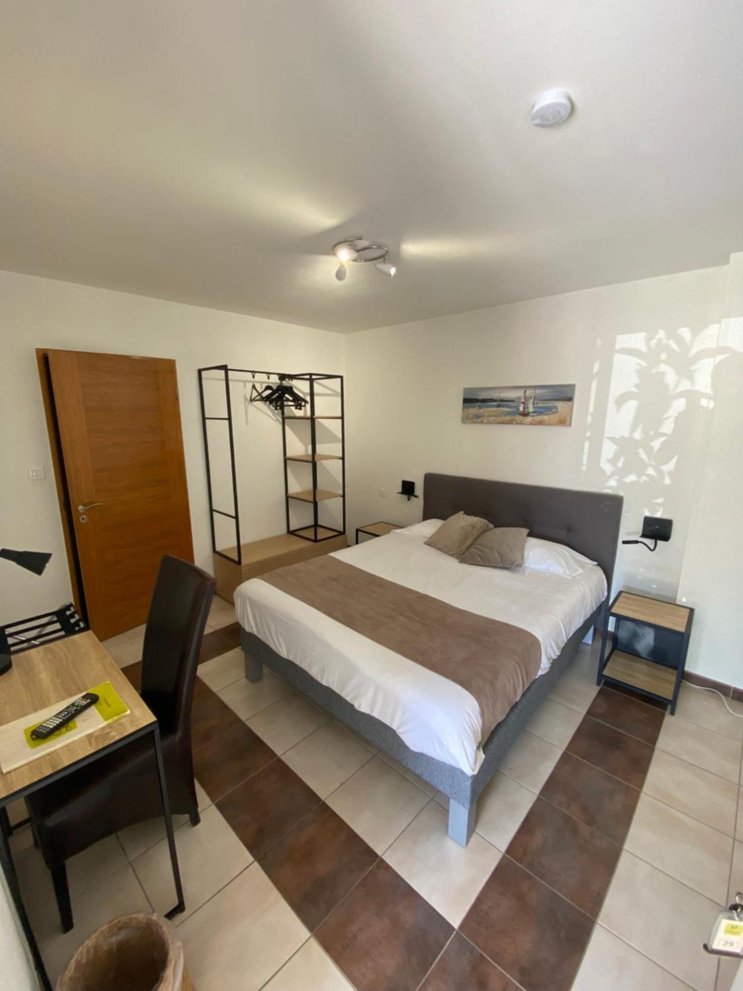 Logis Hotel L'Oliveraie Коньяк Экстерьер фото